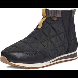 Teva Woman’s Re Ember Mid Grey Booties Size 11 NWOB style 1123431